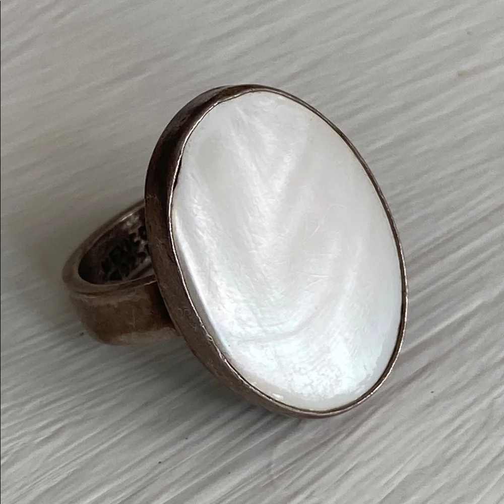 Mother of Pearl Gemstone 925 Sterling Silver Ring Size 6.5